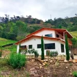 Casa prefabricada de dos pisos de 190 m², diseño rústico, cuatro habitaciones, balcón panorámico.