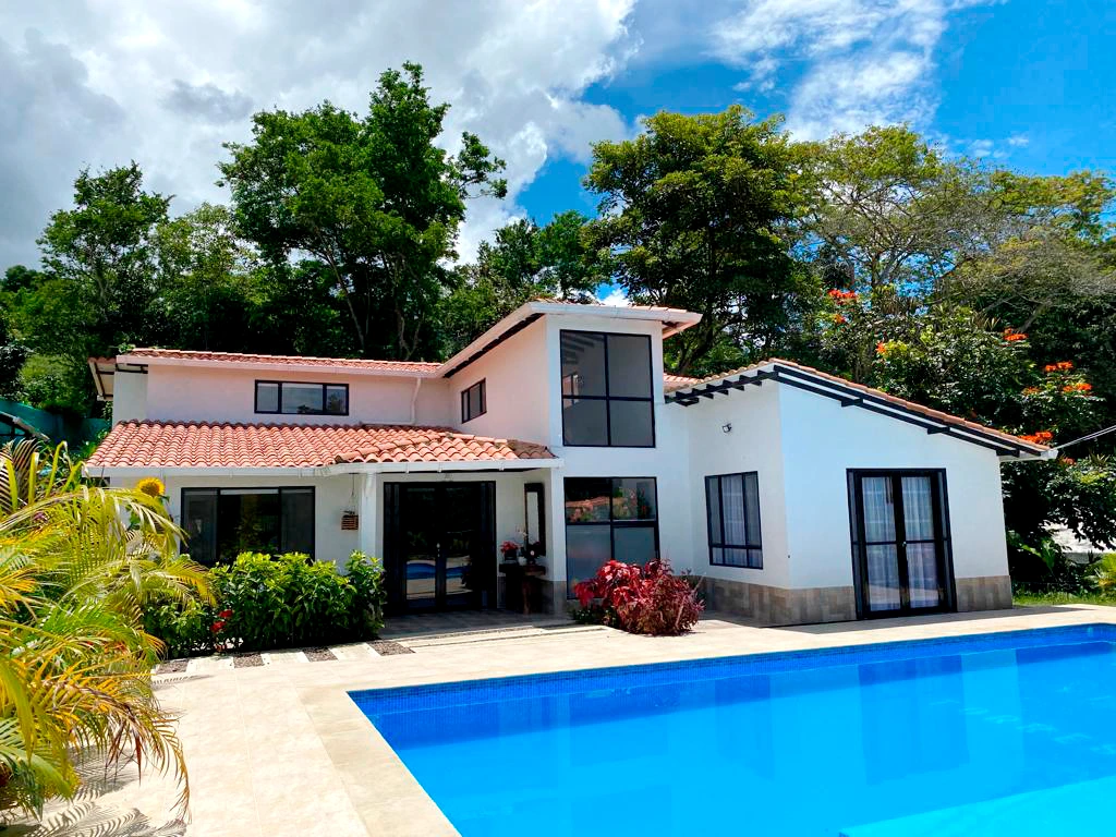 Casa prefabricada campestre moderna, diseño elegante y funcional